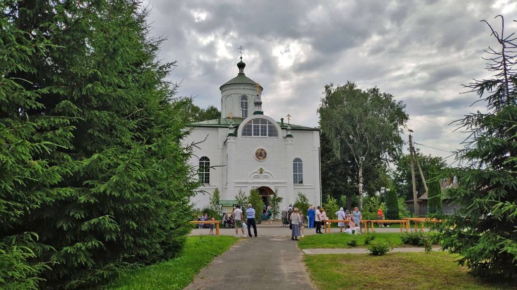 Брянские паломники посетили торжество храма во имя Святой Троицы в селе Голубея