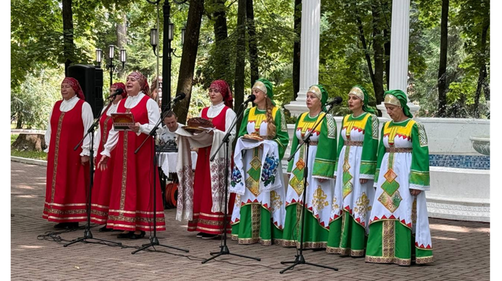 Выставка достижений Мглинского и Клинцовского районов открылась в Брянске