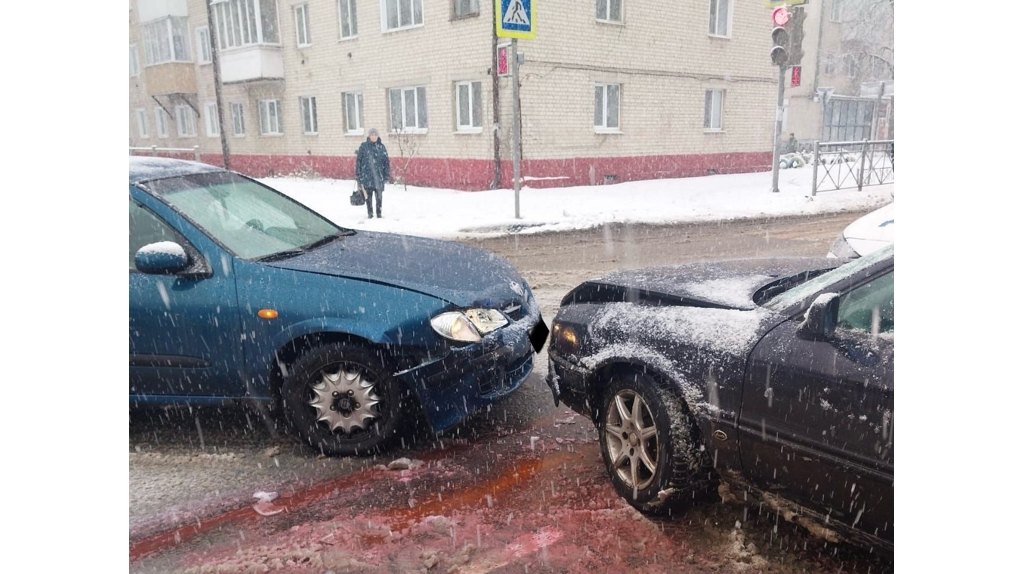 Брянская ГАИ опубликовала фотографии с мест ДТП в Карачеве и Клетне