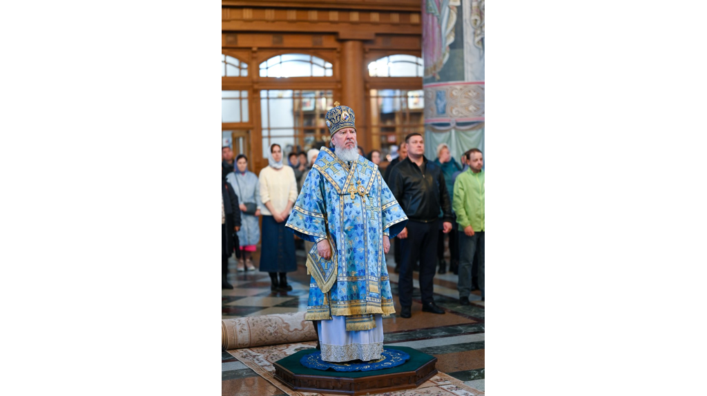 В праздник Покрова митрополит Александр совершил литургию в кафедральном соборе