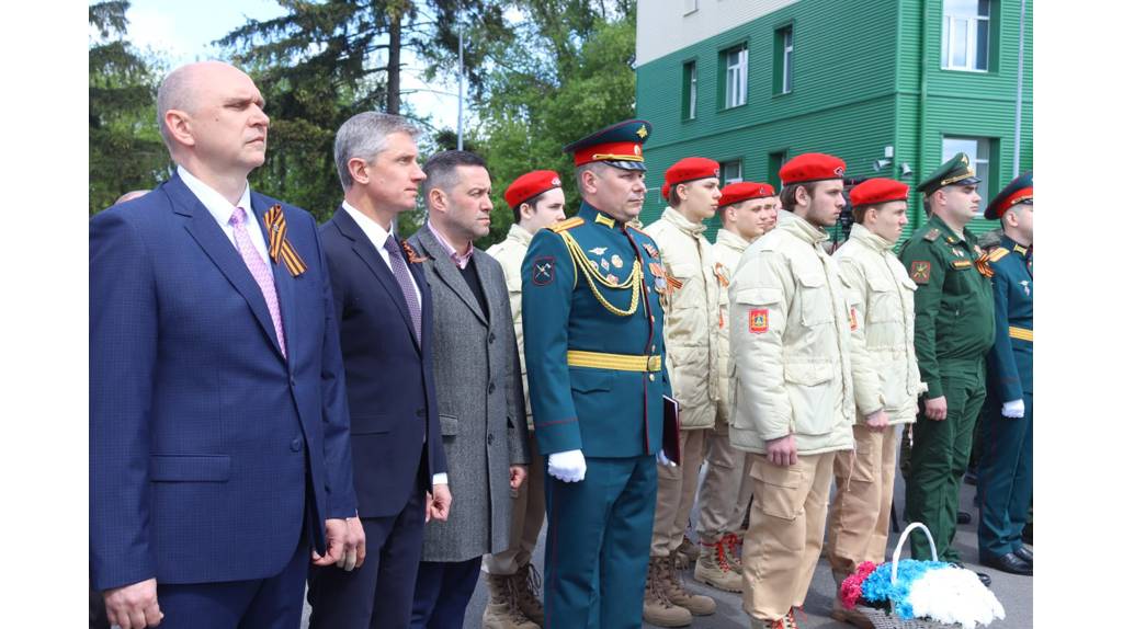 В Клинцах торжественно открыли мемориал Герою России Александру Мальцеву