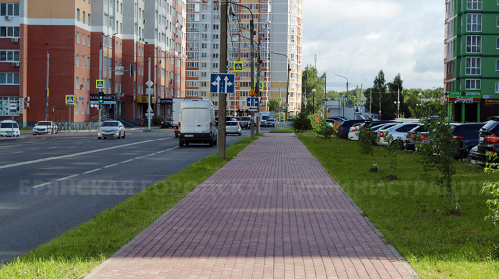 В Брянске появились модные стеклянные остановки со светодиодной подсветкой
