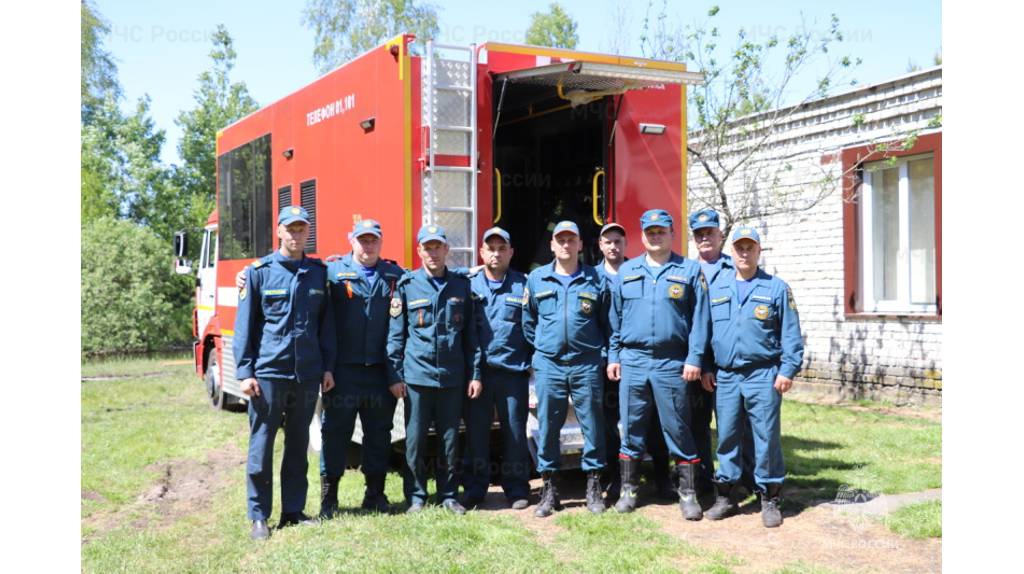 В Брянской области лучшим звеном газодымозащитной службы признали огнеборцев ПСЧ №13