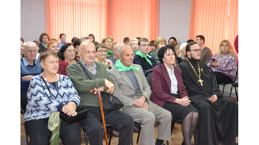 Жителей брянского поселка Навля поздравили с Днем отца