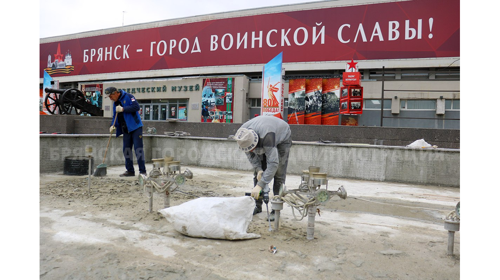Ремонт фонтанов на площади Партизан в Брянске затянулся из-за дождей