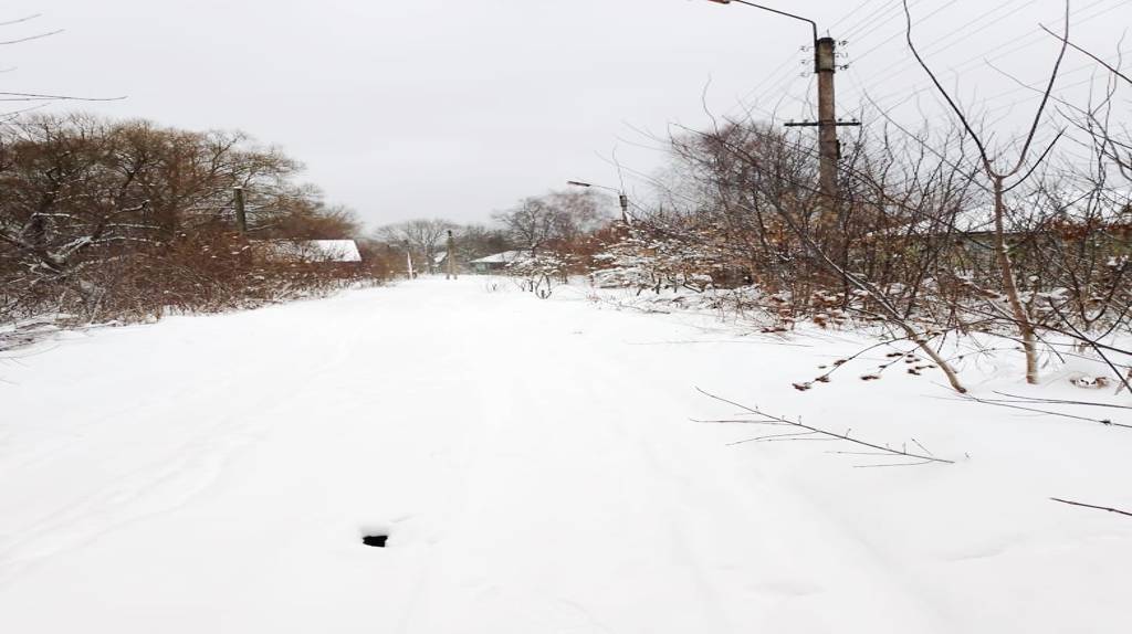 В Климовском районе мусоровоз на полдня оказался в снежном капкане