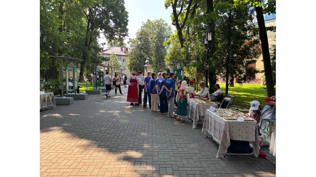 В парке Толстого в Брянске торжественно открыли проект «Родные окна»