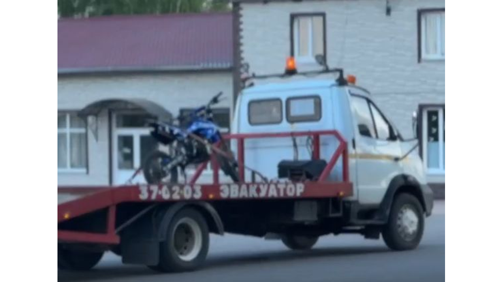 В стародубском поселке Десятуха поймали 16-летнего подростка на питбайке