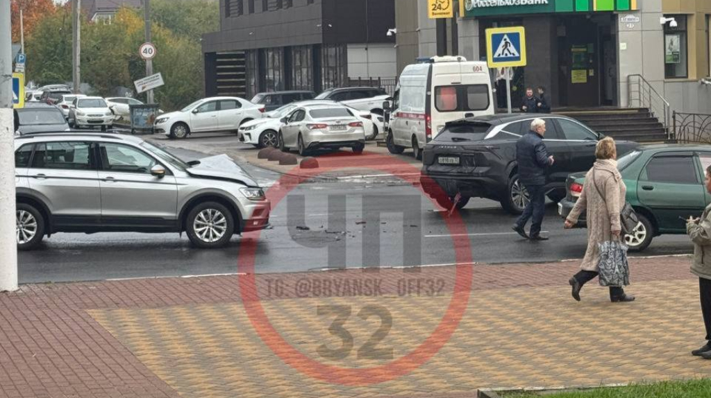 В Брянске на проспекте Ленина произошло ДТП
