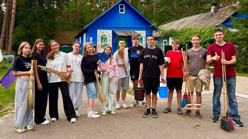 В брянском лагере «Лесной» подняли «Знамя Пересвета»