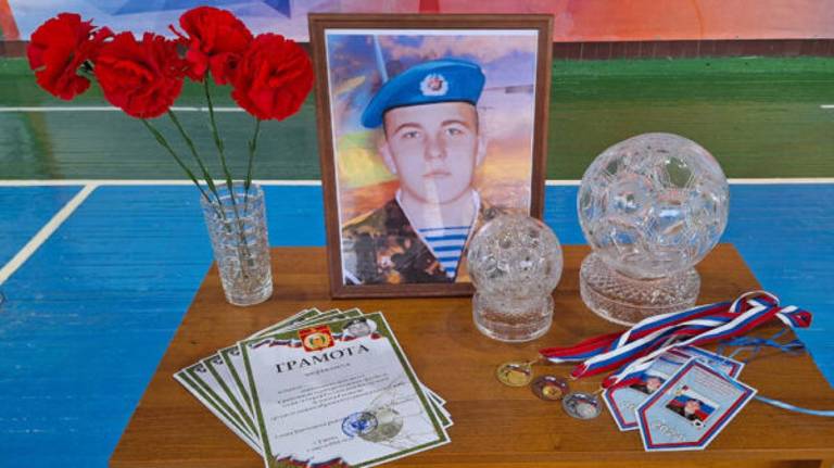 В Унече почтили память бойцов 6-й роты и Героя России Алексея Рассказы