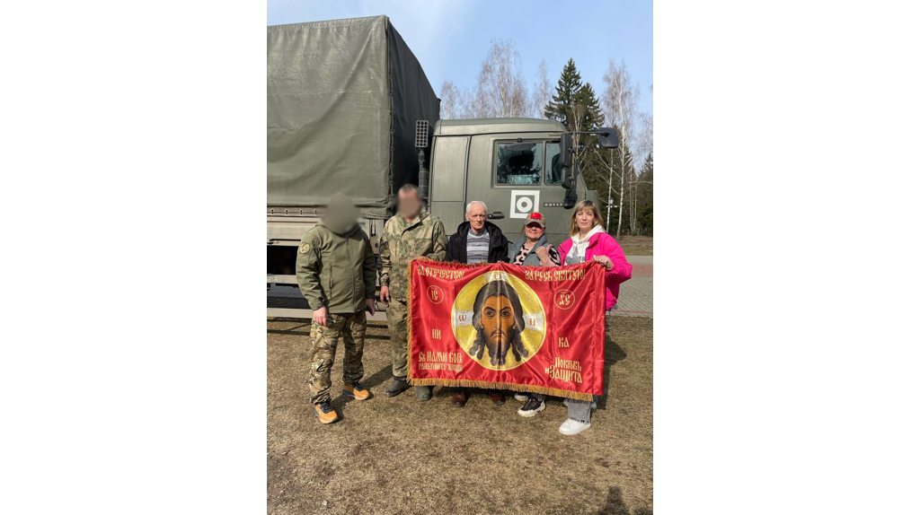 В Дятьково «Неравнодушные» изготавливают окопные свечи и сети для бойцов СВО