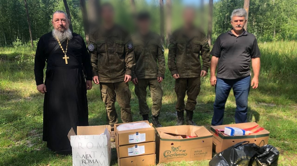 Брянский священник доставил гуманитарную помощь бойцам СВО