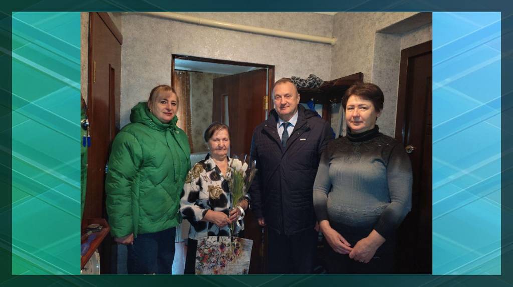 Глава администрации Клинцовского района поздравил с наступающим 8 марта матерей погибших военнослужащих