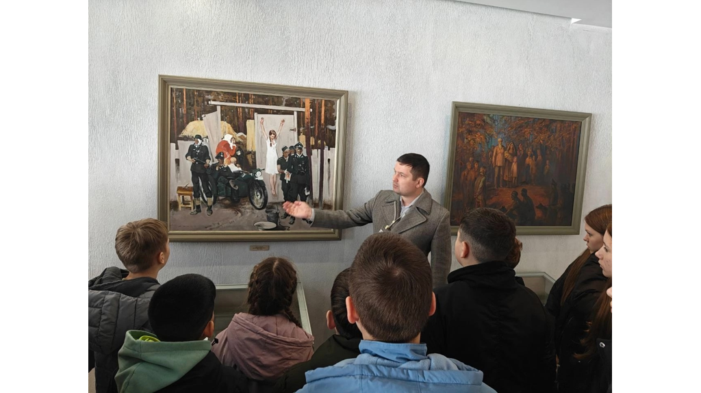 Для унечских школьников устроили экскурсию по мемориальному комплексу «Хацунь»