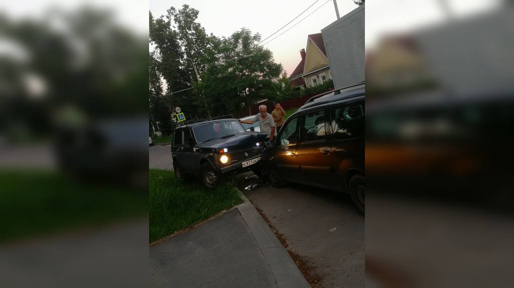 Массовое ДТП произошло в Брянске на улице Медведева