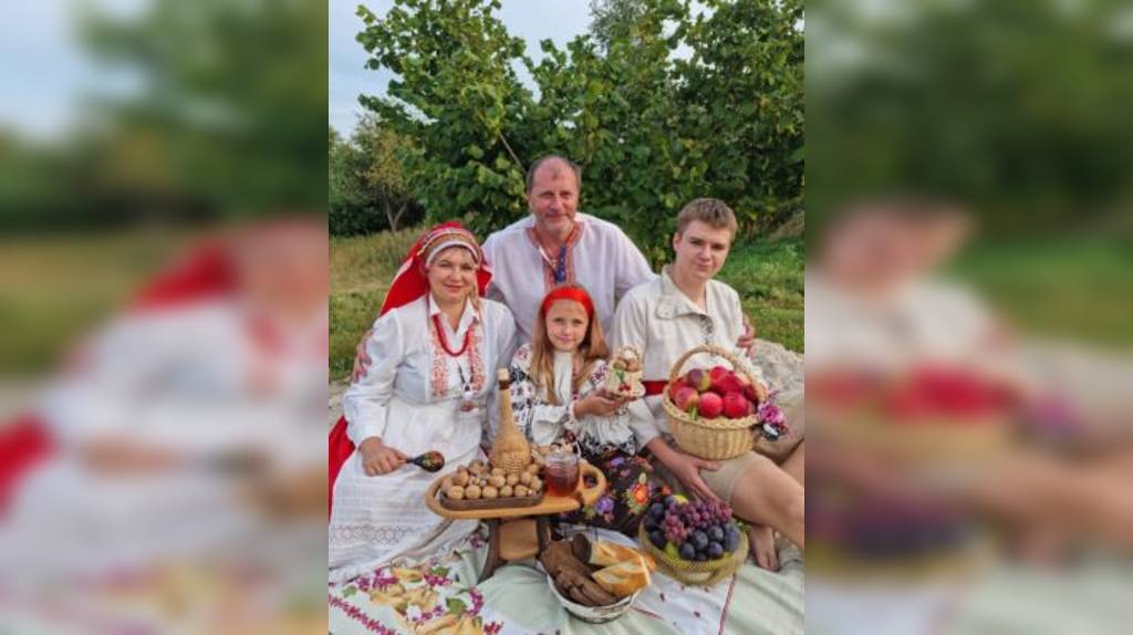 Многодетная семья из Трубчевска участвует в фотоконкурсе Клинцовской епархии