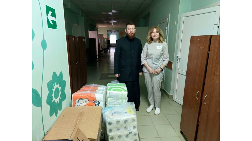 Православные добровольцы передали гуманитарную помощь детским медучреждениям Брянска