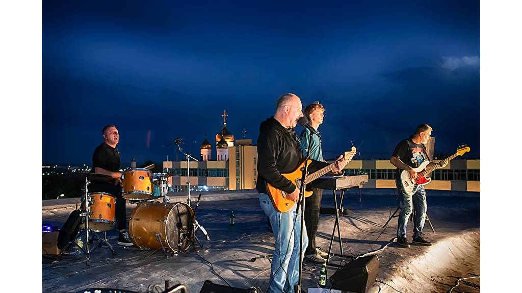 В Брянске рок-группа «Лис и Лапландия» презентовала новый альбом на крыше цирка