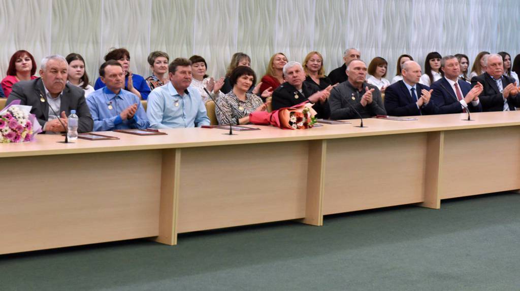 Брянский губернатор поздравил работников ЖКХ с профессиональным праздником