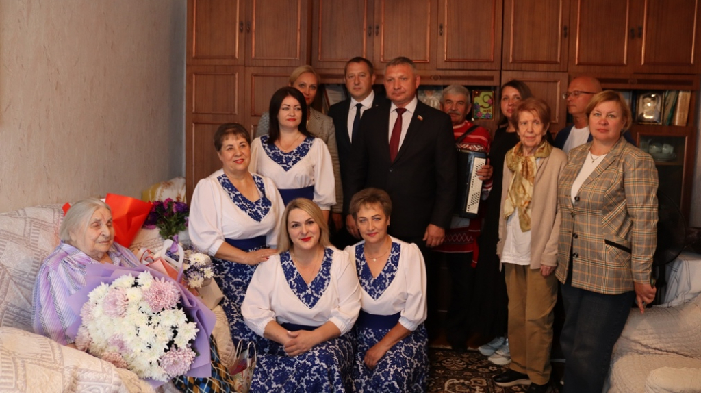 Брянскому ветерану Вере Ключниковой исполнилось 102 года