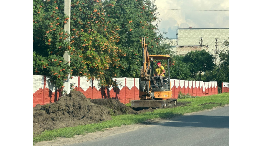 В брянском поселке Комаричи стартовал капремонт дороги по улице Незымаева