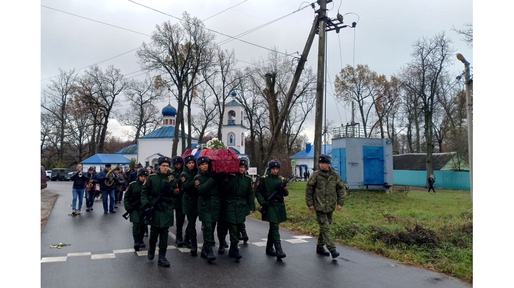 В Навлинском районе простились с двумя бойцами СВО