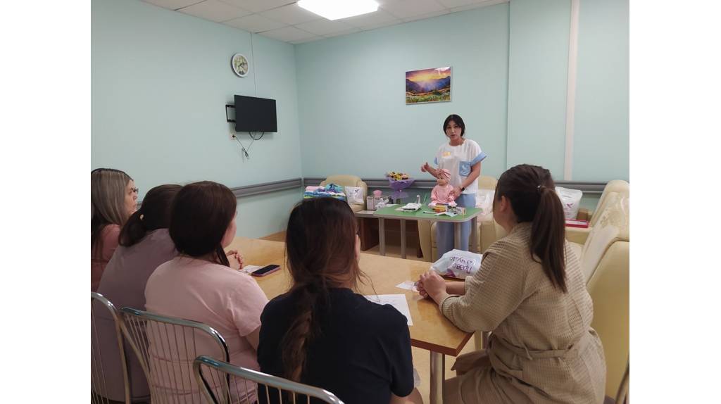 В Брянском перинатальном центре провели лекции для пациенток с недоношенными детьми (ВИДЕО)