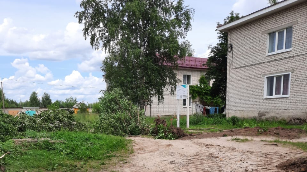 В брянском поселке Чемерна по нацпроекту благоустраивают двор по переулку Молодежному