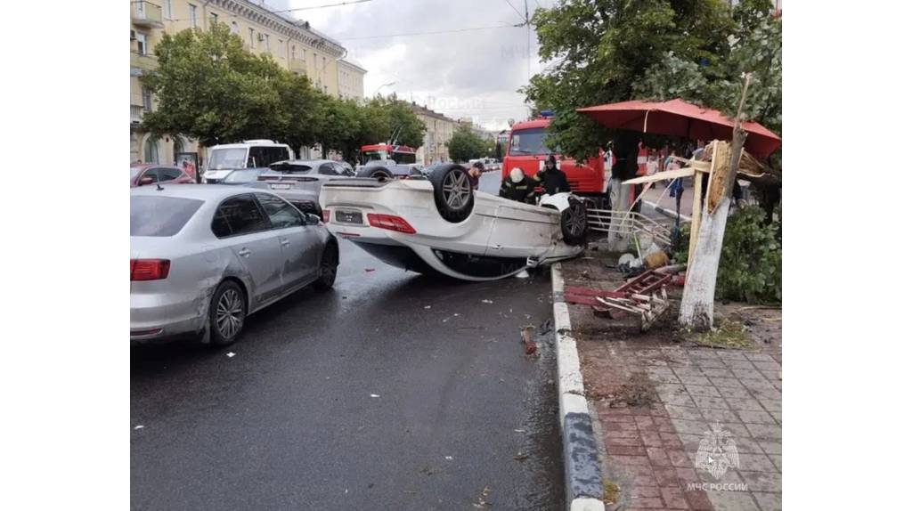 Появилось видео последствий ДТП на проспекте Ленина в Брянске