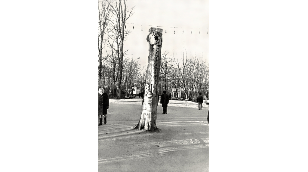 В соцсетях опубликовали архивное фото памятной колонны «825 лет Брянску» в парке Толстого