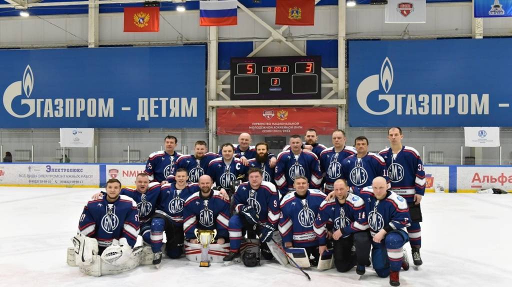 Губернатор Богомаз и запредседателя Госдумы Журавлёв посетили матч  «Ночной хоккейной лиги» 