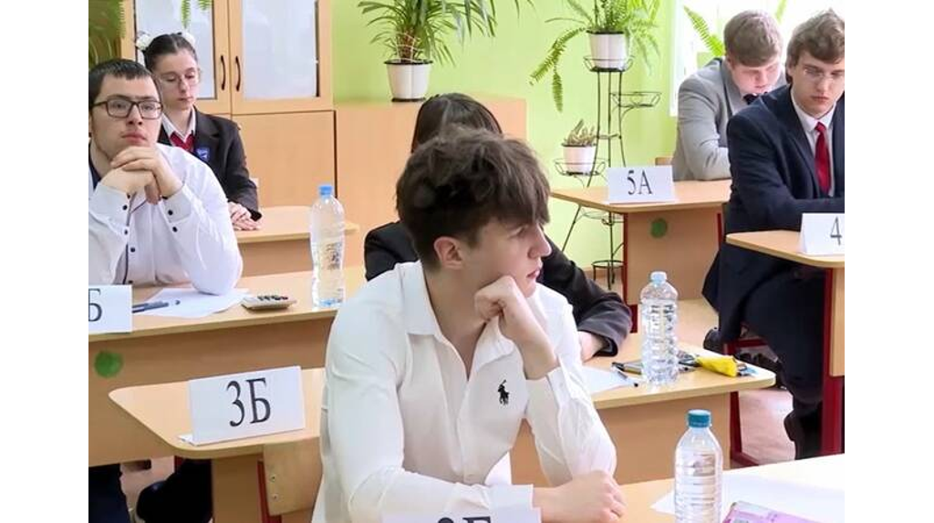 Брянские выпускники написали ЕГЭ по химии, истории и литературе