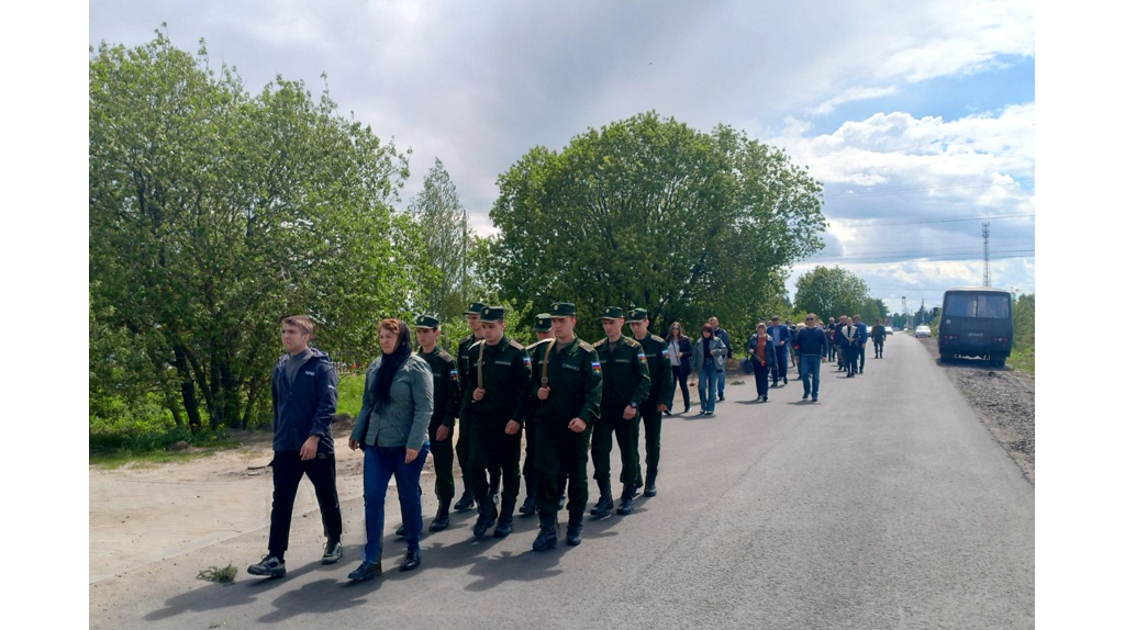 В брянском поселке Навля простились с бойцом СВО Виталием Новцевым