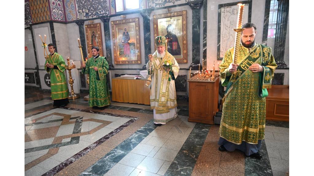 Брянский митрополит Александр возглавил богослужение в кафедральном соборе