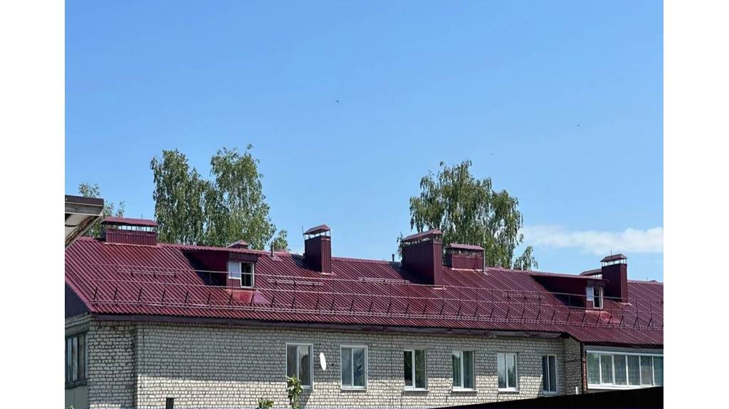 В брянском посёлке Сеща капитально отремонтировали крышу многоквартирного дома 