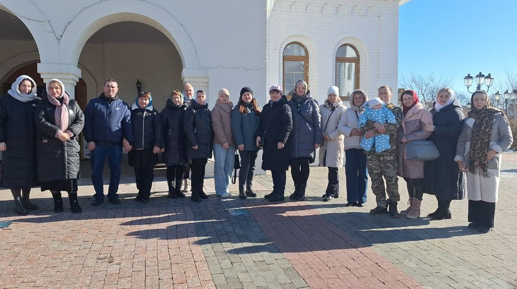 Семьи брянских бойцов СВО поклонились ковчегу с частью Пояса Пресвятой Богородицы