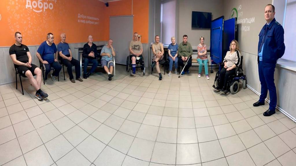 В Брянске зампрокурора выслушал жалобы инвалидов