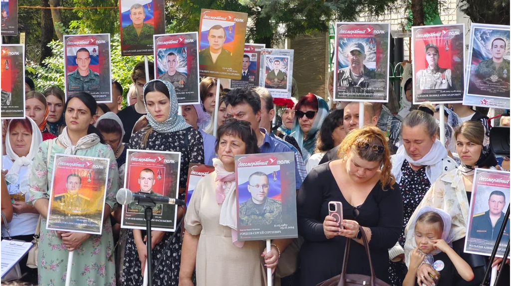 В Клинцах увековечили подвиг 60 героев СВО