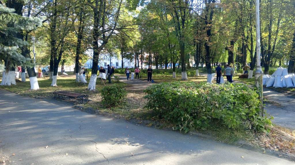 В Бежице навели порядок к годовщине освобождения от гитлеровцев