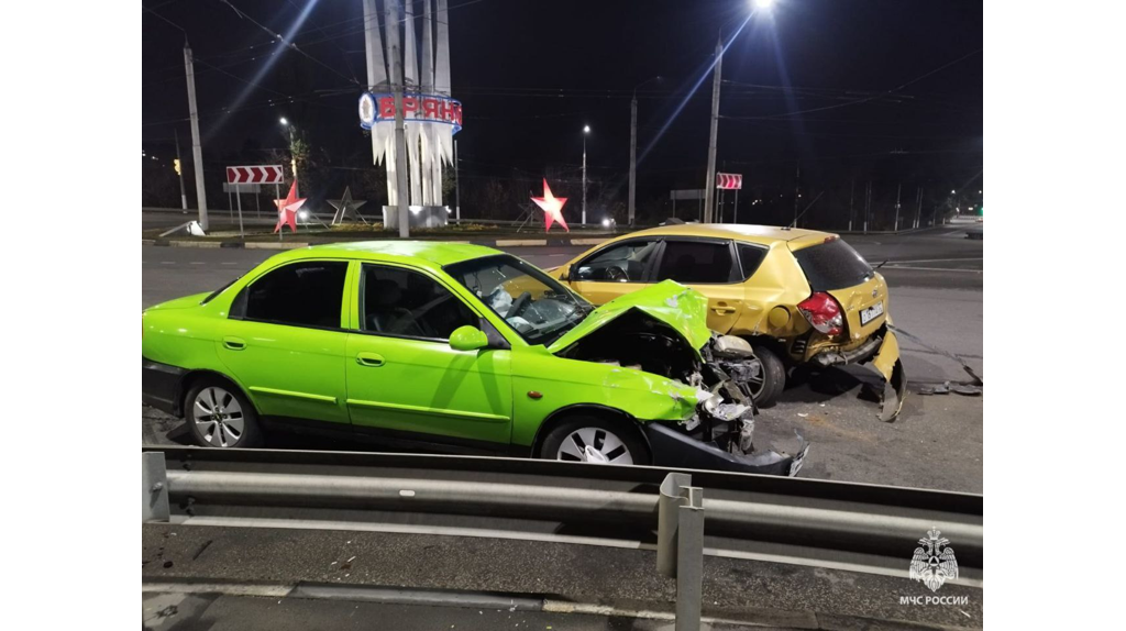 В Брянске на проспекте Героев в ДТП попали две легковушки