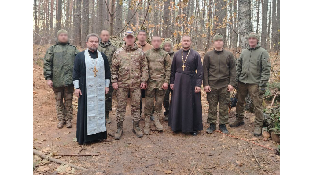 Брянские священники передали военным гуманитарную помощь