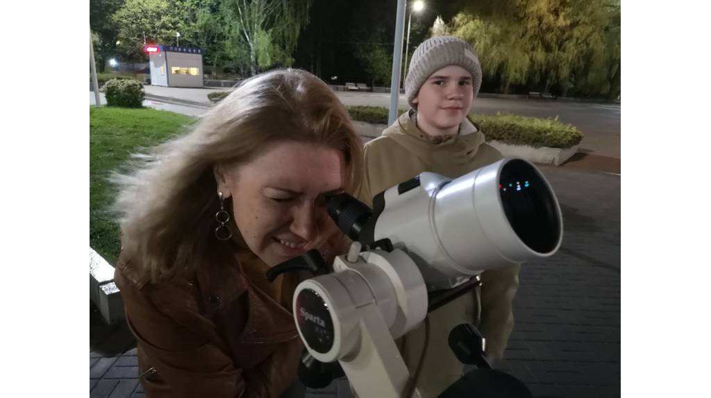 В Брянске «тротуарные астрономы» понаблюдали за лунными морями