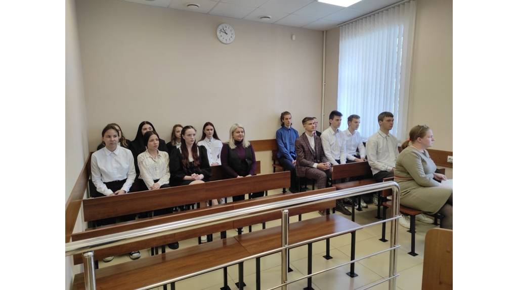 В Жуковке лицеисты побывали на экскурсии в суде