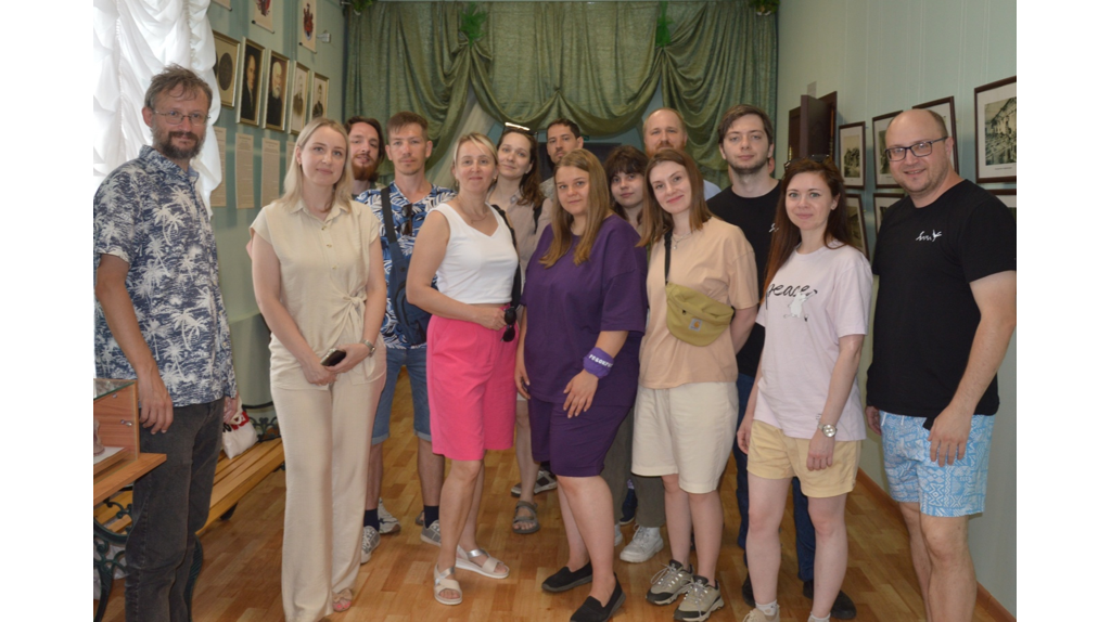 В краеведческом музее Брянского района работает выставка «На пути к человеку»