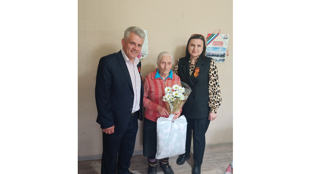 В Мглине партизанка Александра Комкова отметила 97-летие