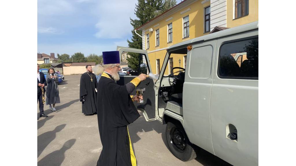 В Брянской епархии освятили автомобиль для священнослужителей