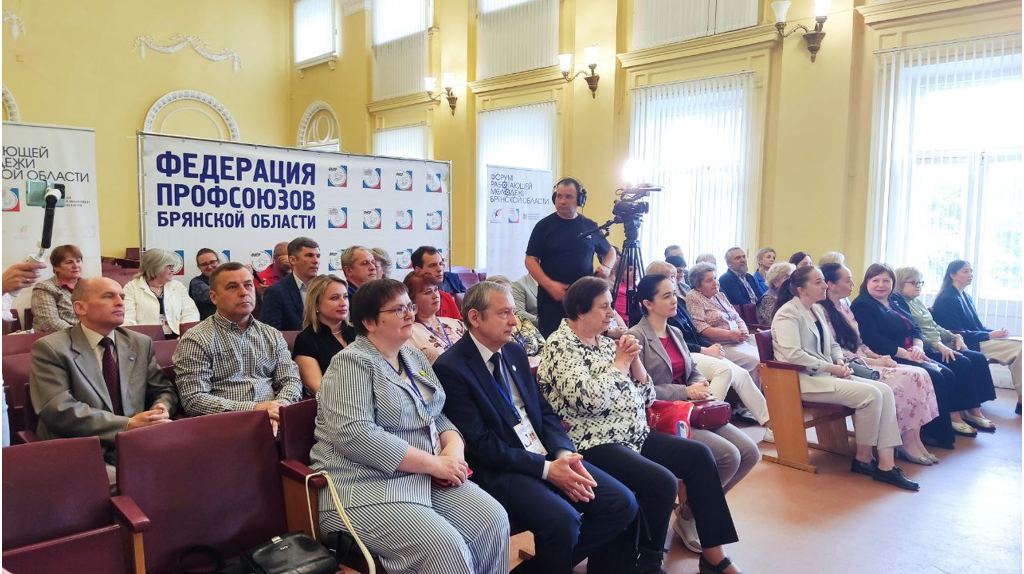 В Брянске поздравили представителей трудовых династий региона