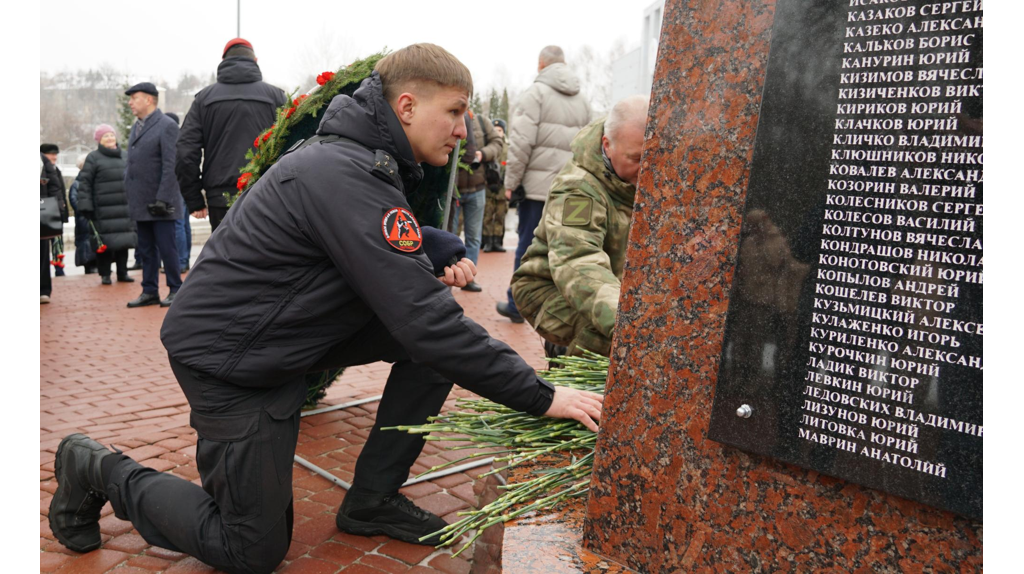 Росгвардейцы возложили цветы к могилам брянских героев Отечества