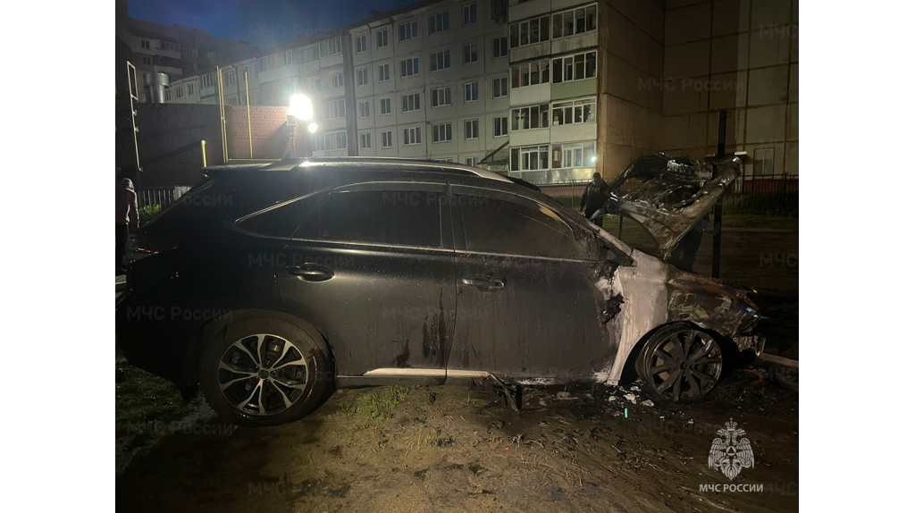 Пожар лишил жителей Брянска двух машин